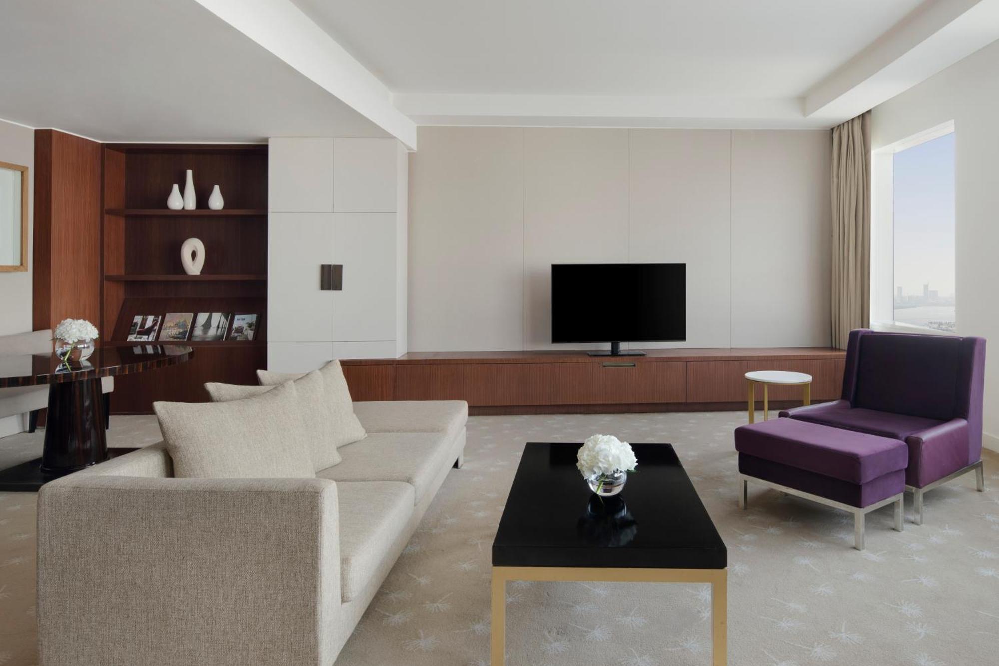 One-Bedroom Suite Club Lounge Access